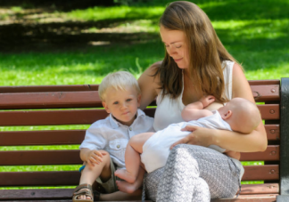 媽媽奶水減少是吃了回奶的食物嗎 導(dǎo)致奶水減少的原因