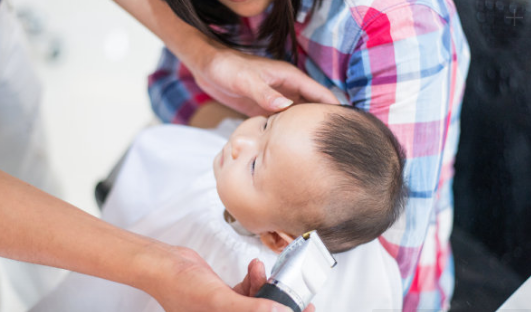 90%孩子理發哭是什么原因  解決孩子理發哭的的小妙招