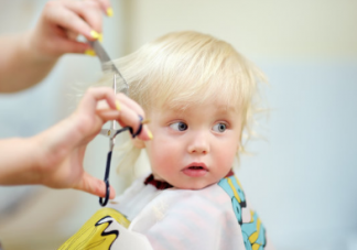 90%孩子理發(fā)哭是什么原因  解決孩子理發(fā)哭的的小妙招