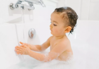 孩子洗澡不愿意起來怎么辦 洗澡不愿意起來解決方法