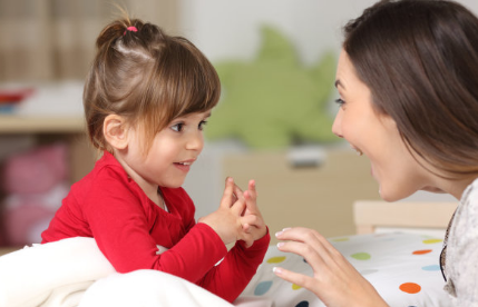 寶寶什么時(shí)候會(huì)說(shuō)話 寶寶什么時(shí)候能聽(tīng)懂爸媽說(shuō)話