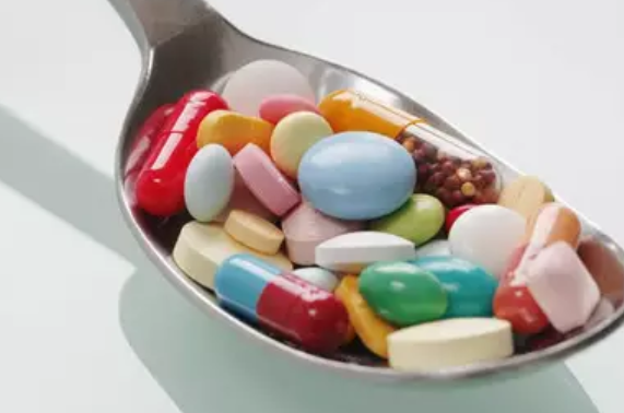 孩子吃藥一定要配熱水嗎 寶寶哪些藥物不適合配熱水