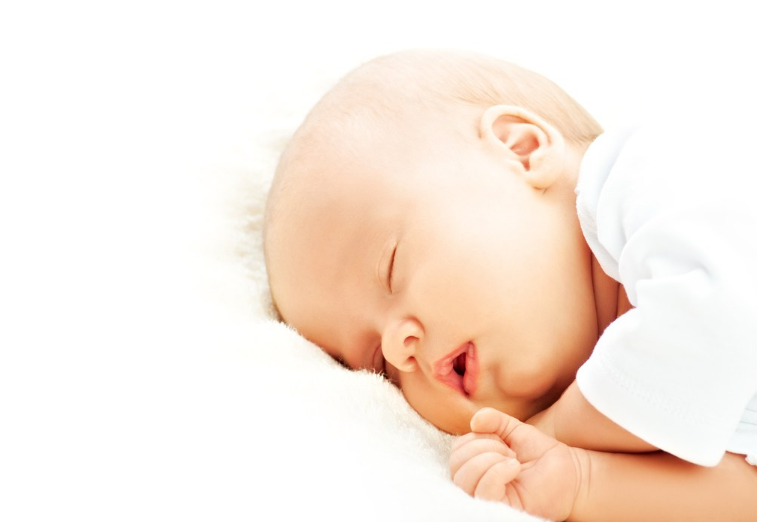 孩子六個月的時候可以用枕頭嗎 多大寶寶用枕頭比較好