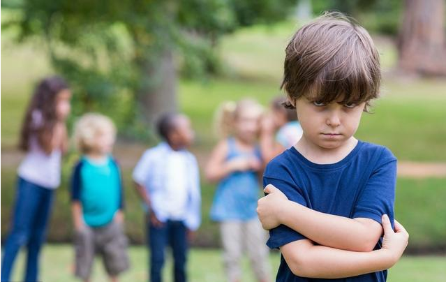窮養(yǎng)的孩子更有出息嗎 如何正確養(yǎng)育男孩子有出息