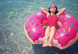 成人泳池最好不要給帶寶寶 帶寶寶游泳有什么好處