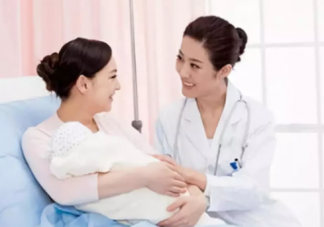 坐月子請月嫂好還是自家人照顧好 坐月子的正確選擇