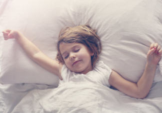 孩子哪些表現(xiàn)表示該分床睡了 孩子需要分床睡的情況