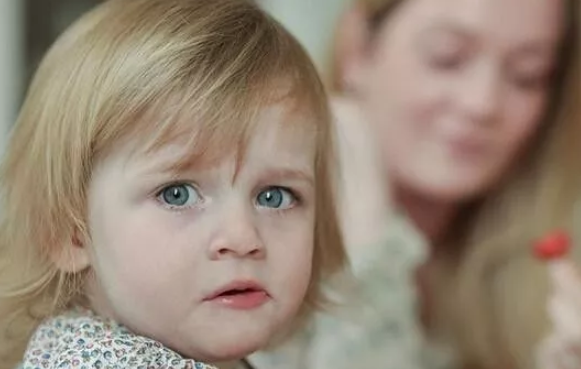 孩子眼袋紅容易生病什么原因 孩子眼袋紅是陰虛積食嗎