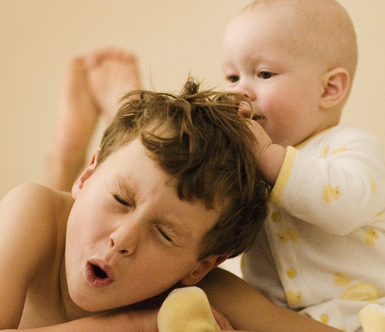 寶寶愛扯別人頭發怎么辦 愛扯自己頭發怎么辦 寶寶愛扯別人頭發怎么辦 愛扯自己頭發怎么辦