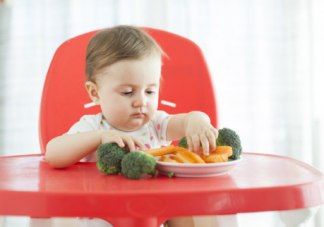 寶寶有什么表現(xiàn)說明該補充維生素了  如何正確的給寶寶補充維生素