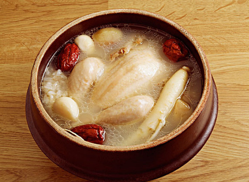 產后可以喝公雞湯嗎 產后喝公雞湯還是母雞湯