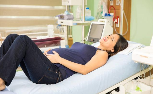 孕中期每天出現(xiàn)七八次宮縮正常嗎 孕中期出現(xiàn)宮縮怎么辦