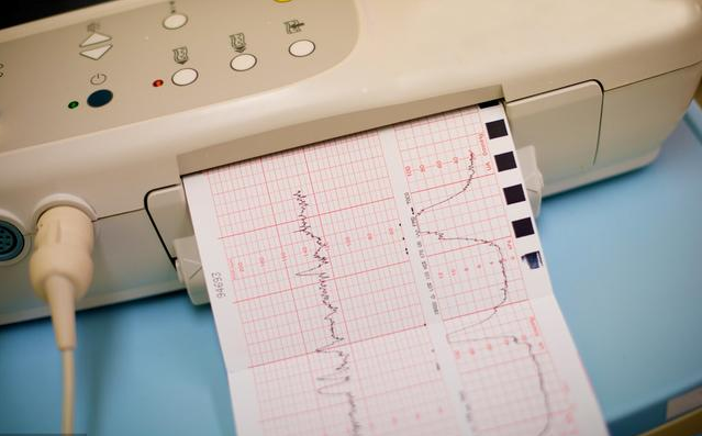 孕中期每天出現(xiàn)七八次宮縮正常嗎 孕中期出現(xiàn)宮縮怎么辦