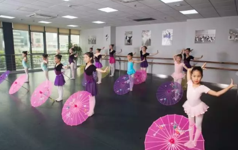 孩子學(xué)跳舞多久能演出 孩子學(xué)跳舞多參加演出好不好