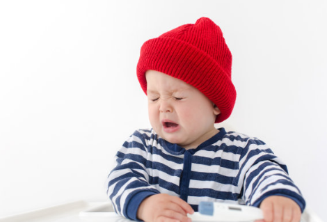 寶寶連打好幾個(gè)噴嚏是鼻塞還是感冒 如何辨別寶寶過(guò)敏孩子鼻塞