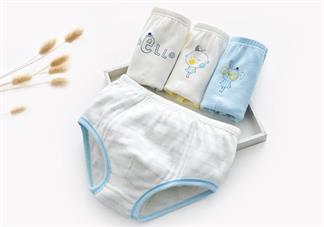 什么時候給寶寶穿內(nèi)褲比較合適 孩子哪些行為表示可以加內(nèi)褲了