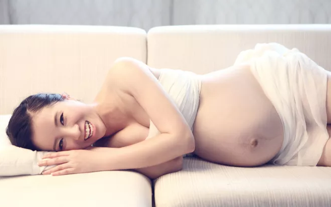 懷孕八個月乳房有乳汁分泌是怎么回事 懷孕八個月要注意什么