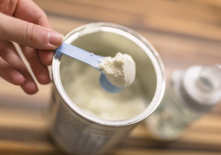 沖嬰幼兒的奶粉多少度最合適 沖奶粉有講究