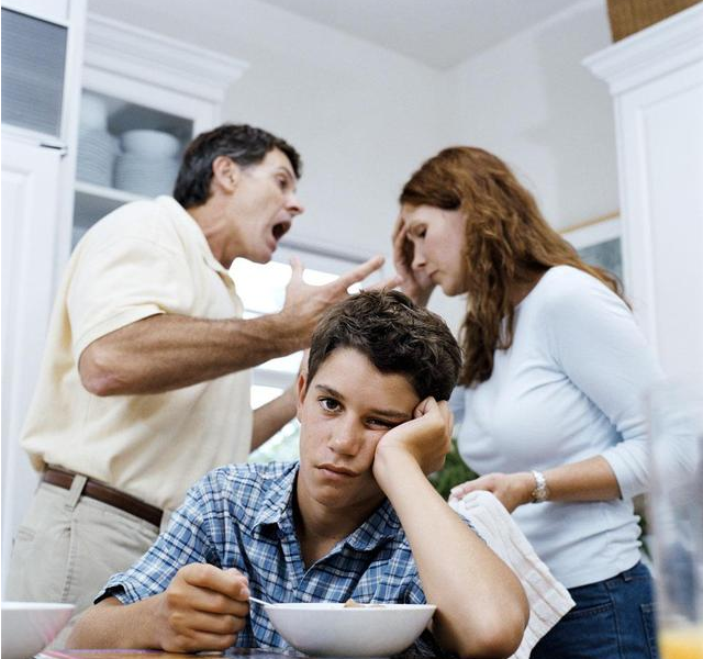 父母吵架孩子在想什么 父母吵架后如何安撫孩子