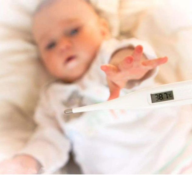 孩子熱性驚厥的表現 孩子在家熱性驚厥怎么處理