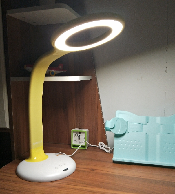 騰訊兒童臺燈K8E怎么樣 騰訊兒童護眼燈使用測評