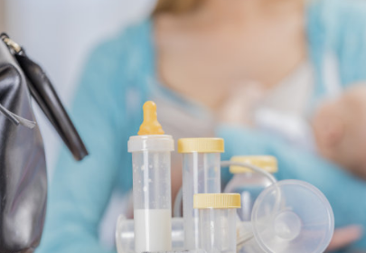 產后什么時候有初乳  寶寶吃初乳好嗎 