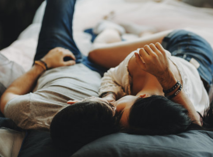 產(chǎn)后第一次同房丈夫這樣做有利于恢復(fù) 產(chǎn)后第一次同房要注意什么