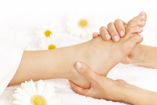 寶寶腳上出汗是怎么回事 腳愛出汗的原因