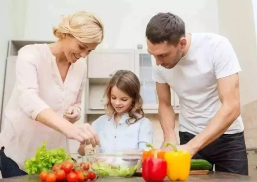 把家務活做成親子游戲 指導孩子做家務的小技巧 把家務活做成親子游戲 指導孩子做家務的小技巧