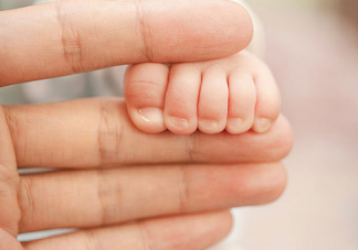 寶寶腳愛出汗怎么辦 腳愛出汗腳臭解決辦法