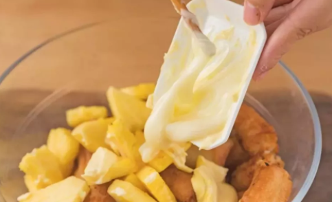 寶寶菠蘿輔食推薦 菠蘿油條蝦制作方法