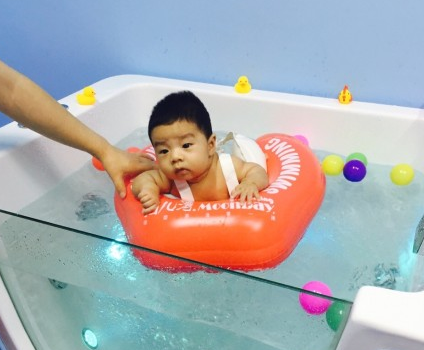 第一次帶寶寶游泳說說 寶寶第一次游泳的說說