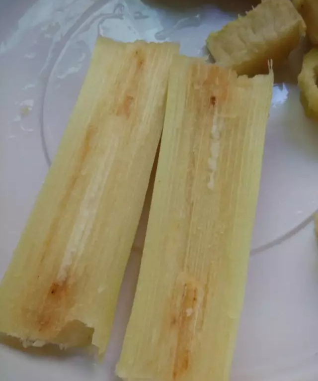 甘蔗心發淺褐色能吃嗎 甘蔗發紅了可以吃嗎 甘蔗心發淺褐色能吃嗎 甘蔗發紅了可以吃嗎
