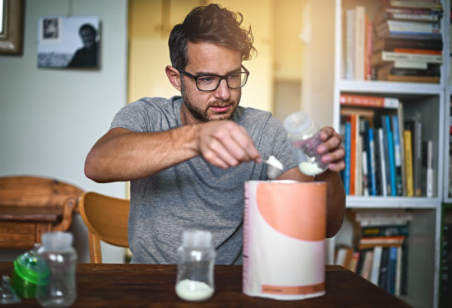 孩子吃奶粉和不吃奶粉的有什么區(qū)別 孩子吃奶粉有什么好處