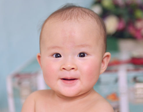 生孩子報(bào)喜朋友圈怎么發(fā) 生孩子報(bào)喜的創(chuàng)意文字