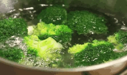 香椿炒雞蛋中毒是怎么回事 這些菜吃前一定要焯水