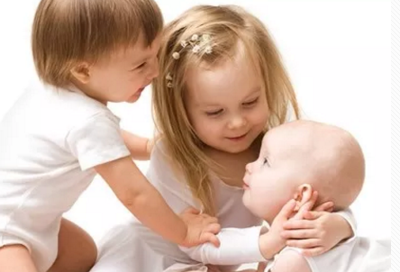 快到保質(zhì)期的奶粉能給寶寶喝嗎 如何判斷奶粉是不是變質(zhì)了