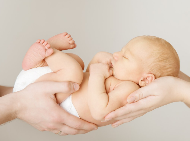 姓榮男孩名字順口好聽怎么起 榮姓男孩名朗朗上口名字推薦