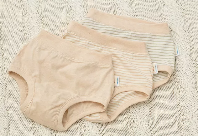 什么時候給孩子穿內褲合適 怎么讓孩子愿意穿內褲