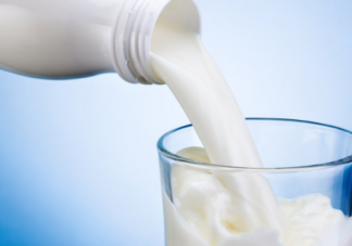 一歲內的寶寶為什么不能喝純牛奶 寶寶牛奶的攝入量