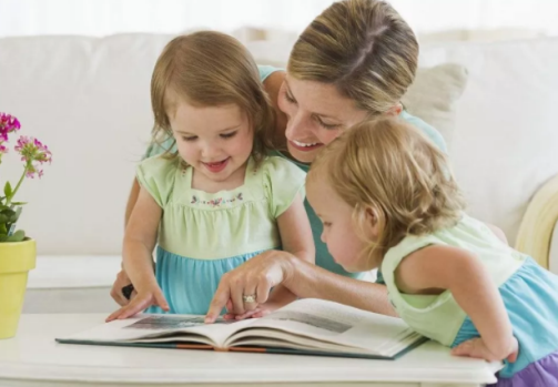 讓孩子能說會道的方法 抓住孩子語言發(fā)育關鍵期 讓孩子能說會道的方法 抓住孩子語言發(fā)育關鍵期