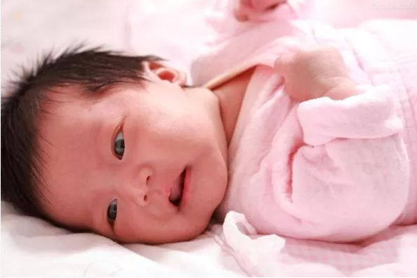 小孩發(fā)燒手腳冰涼正常嗎 小孩發(fā)熱手腳冰涼怎么辦 小孩發(fā)燒手腳冰涼正常嗎 小孩發(fā)熱手腳冰涼怎么辦