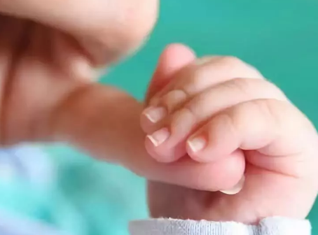 你真會給你的寶寶剪指甲嗎 如何給寶寶正確的剪指甲 你真會給你的寶寶剪指甲嗎 如何給寶寶正確的剪指甲