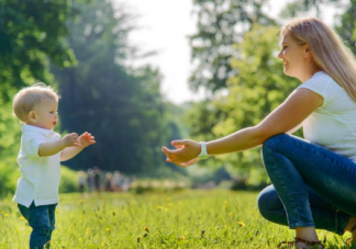 教孩子走路要注意什么 孩子走路要注意這些