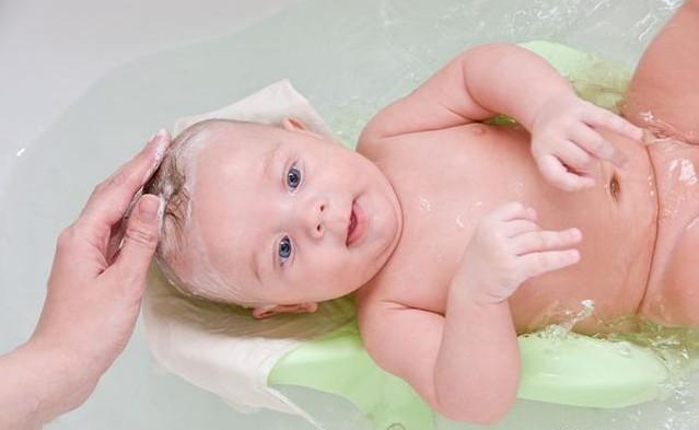 孩子身上長痱子怎么辦 如何預(yù)防寶寶夏天長痱子