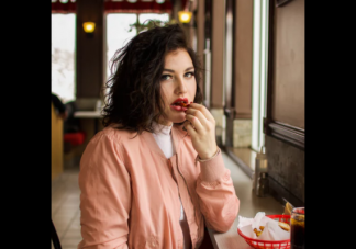 哺乳期吃很多巧克力好嗎 哺乳期吃巧克力有影響嗎