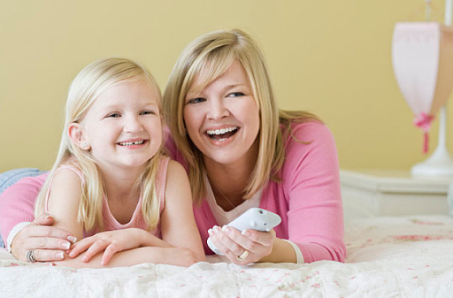 孩子看電視總眨眼是怎么回事 一看電視就眨眼的原因