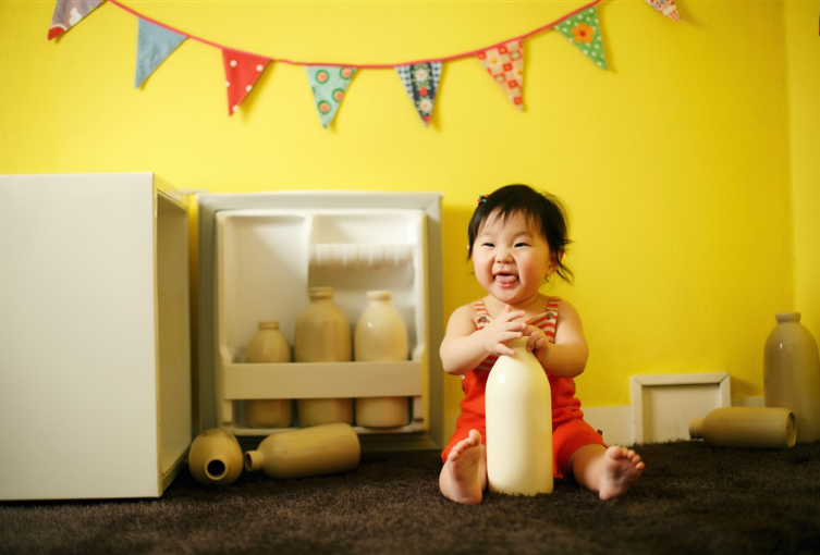 小寶寶在口欲期的時候應該如何干涉他 怎么陪他安穩度過口欲期