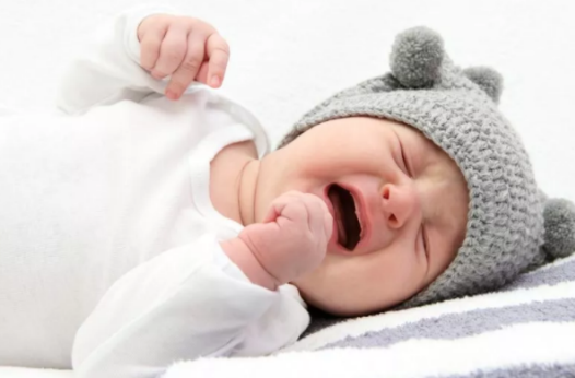 一哭就抱會寵壞孩子嗎 寶寶不能一哭就抱嗎 一哭就抱會寵壞孩子嗎 寶寶不能一哭就抱嗎