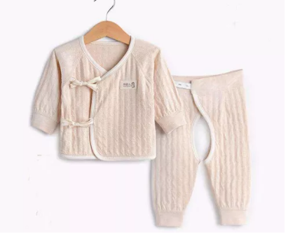 新生兒的衣服怎么選 如何給新生兒寶寶挑選衣服